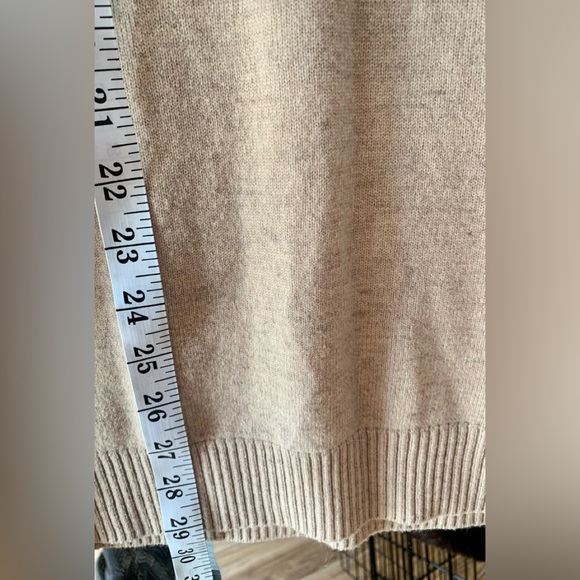 🔥BCBG Maxazria ruffle bell sleeve oversized sweater - Picture 11 of 16